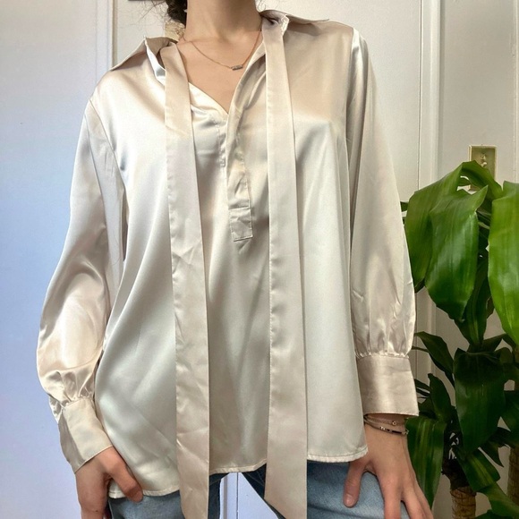 Banana Republic Silky Ivory Long Sleeve Blouse  🤍 - Picture 7 of 8